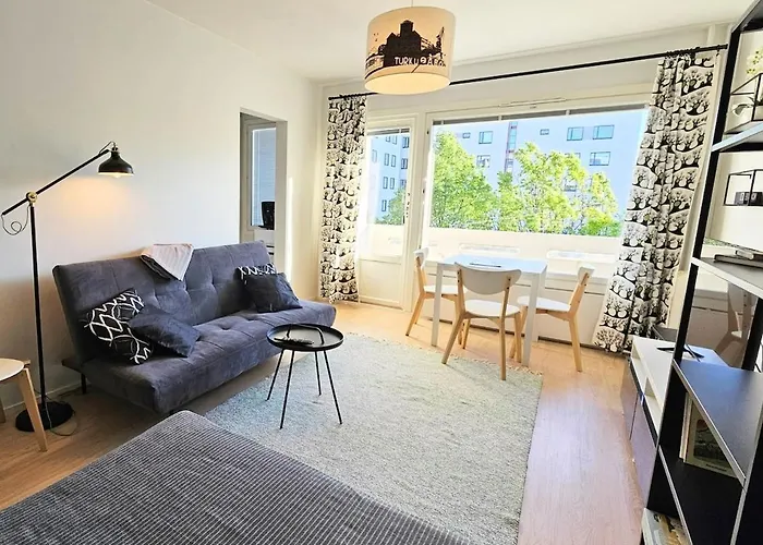 A Bright And Cozy In Kupittaa 公寓